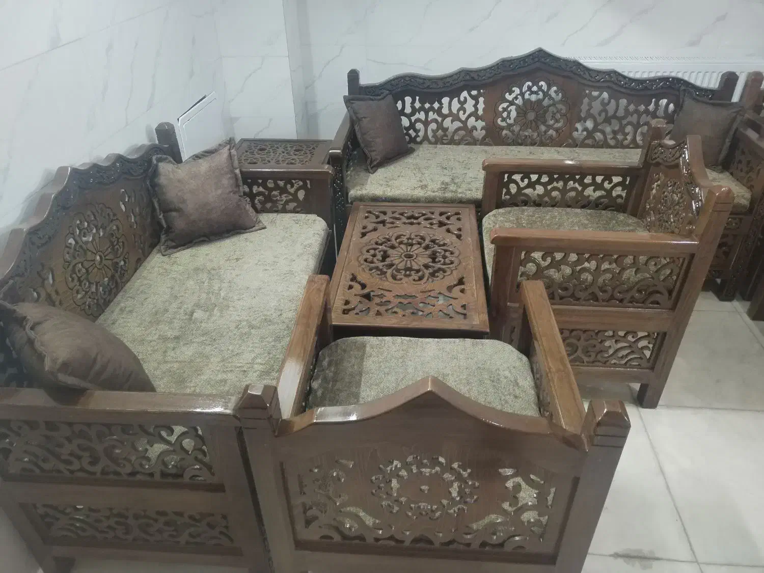 ست مبلمان سنتی|مبلمان خانگی و میز عسلی|شهرضا, |دیوار