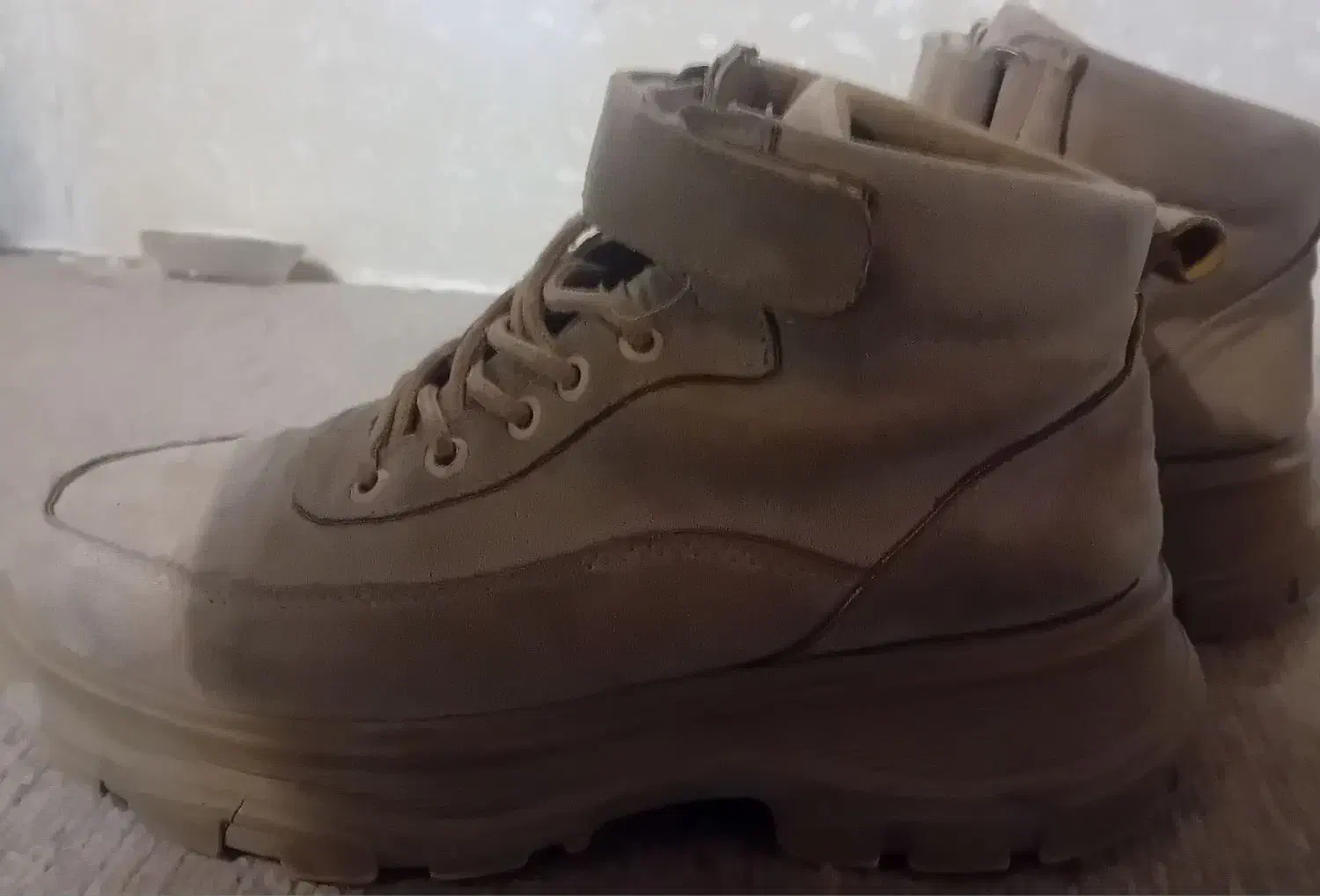 نیم بود چریکی|کیف، کفش، کمربند|بابل, |دیوار