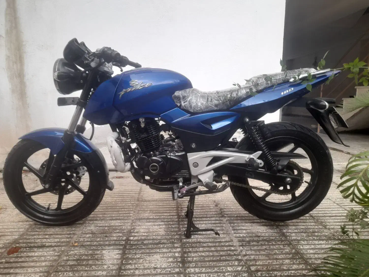 پالس ۱۸۰ یوجی فور|موتورسیکلت|گرگان, |دیوار