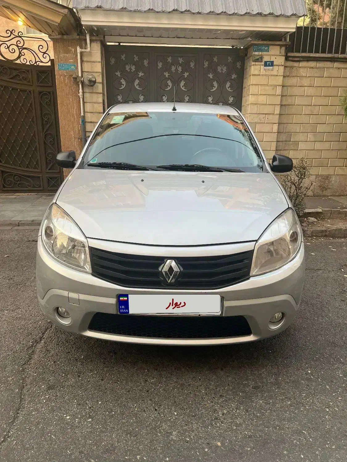 رنو ساندرو دنده مدل ۱۳۹۵ نقره ای بدون رنگ کم کار|خودرو سواری و وانت|تهران, شمسآباد|دیوار