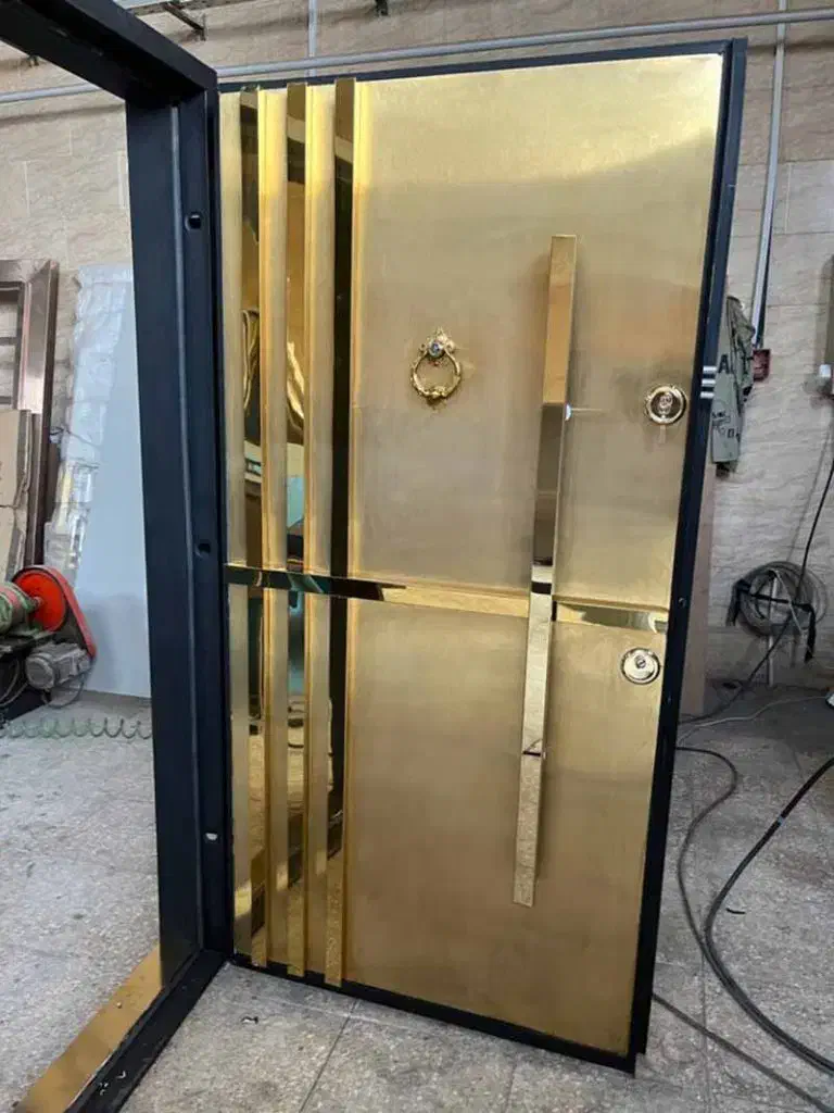 ساخت و نصب حرفه ای انواع درب های ضد سرقت وچوبی|خدمات پیشه و مهارت|اصفهان, باغ فدک|دیوار