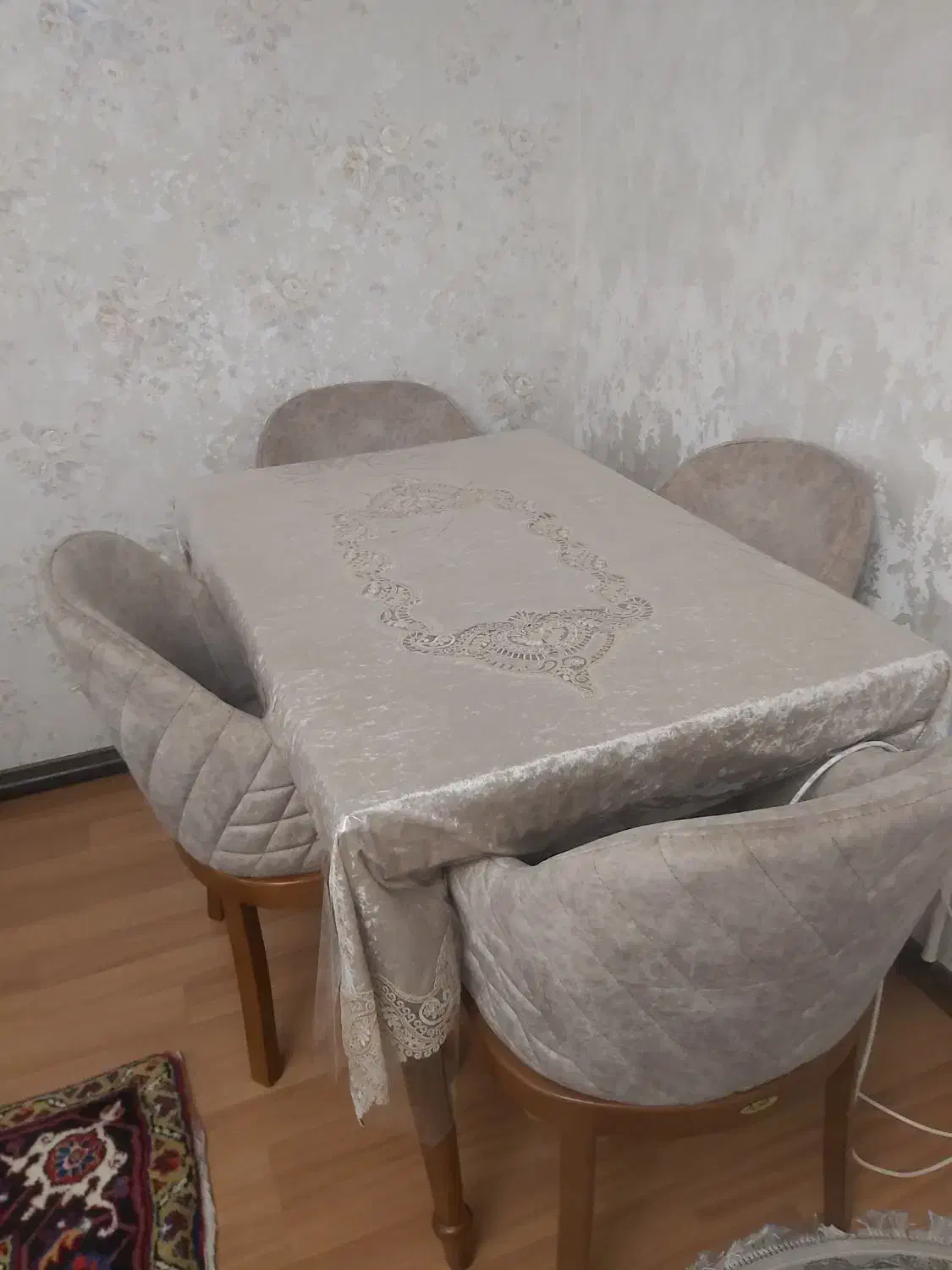 میز صبحانه خوری ۴ نفره|میز و صندلی غذاخوری|تبریز, |دیوار