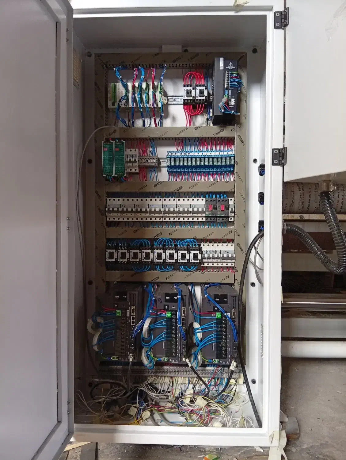 تکنسین برق صنعتی|خدمات پیشه و مهارت|کرج, کمال‌شهر|دیوار