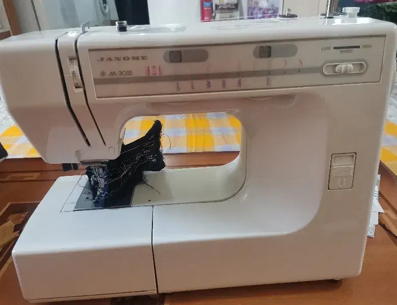 چرخ خیاطی ژانومه|چرخ خیاطی و ریسندگی|بم, |دیوار