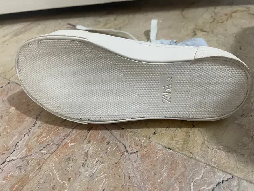 کتونی کودک زارا|کیف، کفش، کمربند|تهران, مرزداران|دیوار