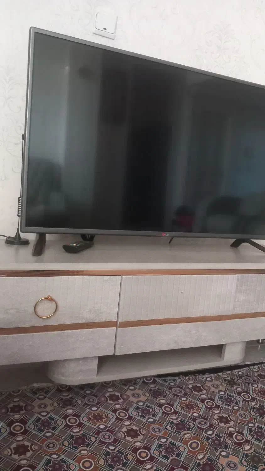 تلویزیون ال ای دی ۴۲ اینچ. ال جی اصل|تلویزیون و پروژکتور|مراغه, |دیوار