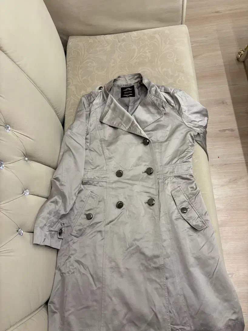 پالتو مانتو|لباس|رشت, توشیبا|دیوار