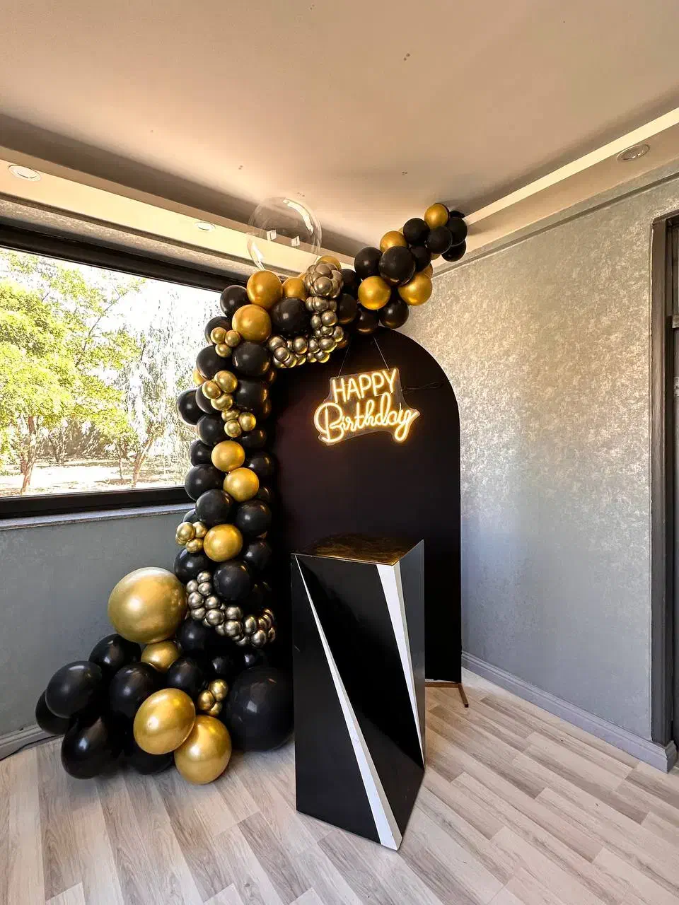 تم تولد بادکنک آرایی افتتاحیه و ترخیصی قیمت مناسب|خدمات پذیرایی، مراسم|تبریز, |دیوار