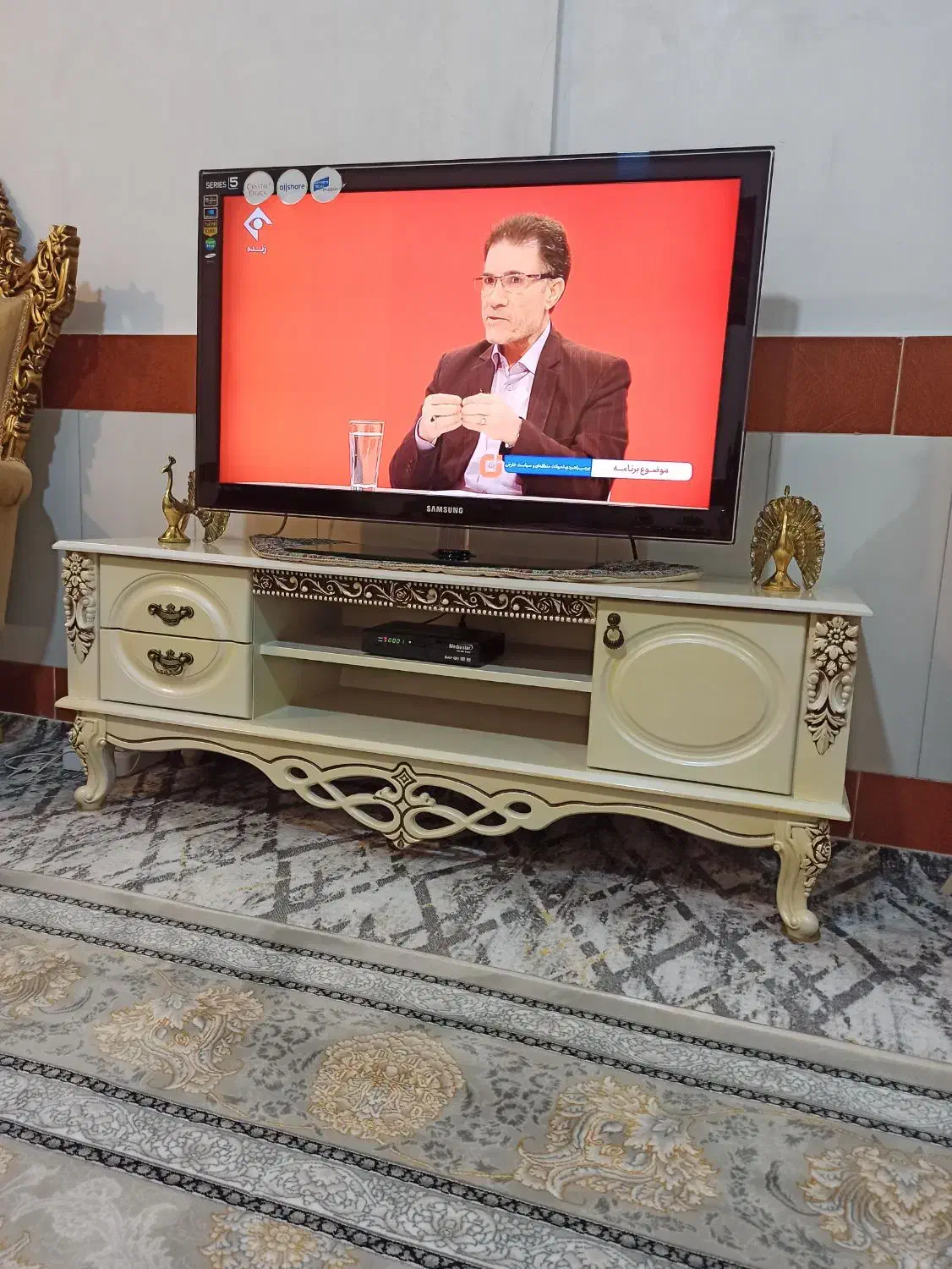 تلویزیون و زیر تلویزیون|تلویزیون و پروژکتور|بروجرد, |دیوار