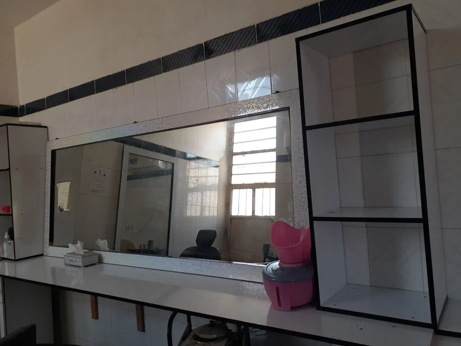 دکور آرایشگاه بفروش میرسد|آرایشگاه و سالنهای زیبایی|گتوند, |دیوار