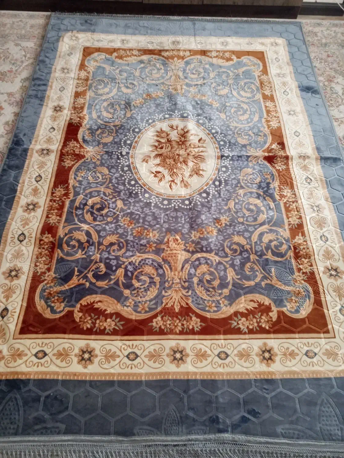 پتو فرش|روفرشی|صدرا-فارس, فاز ۱|دیوار