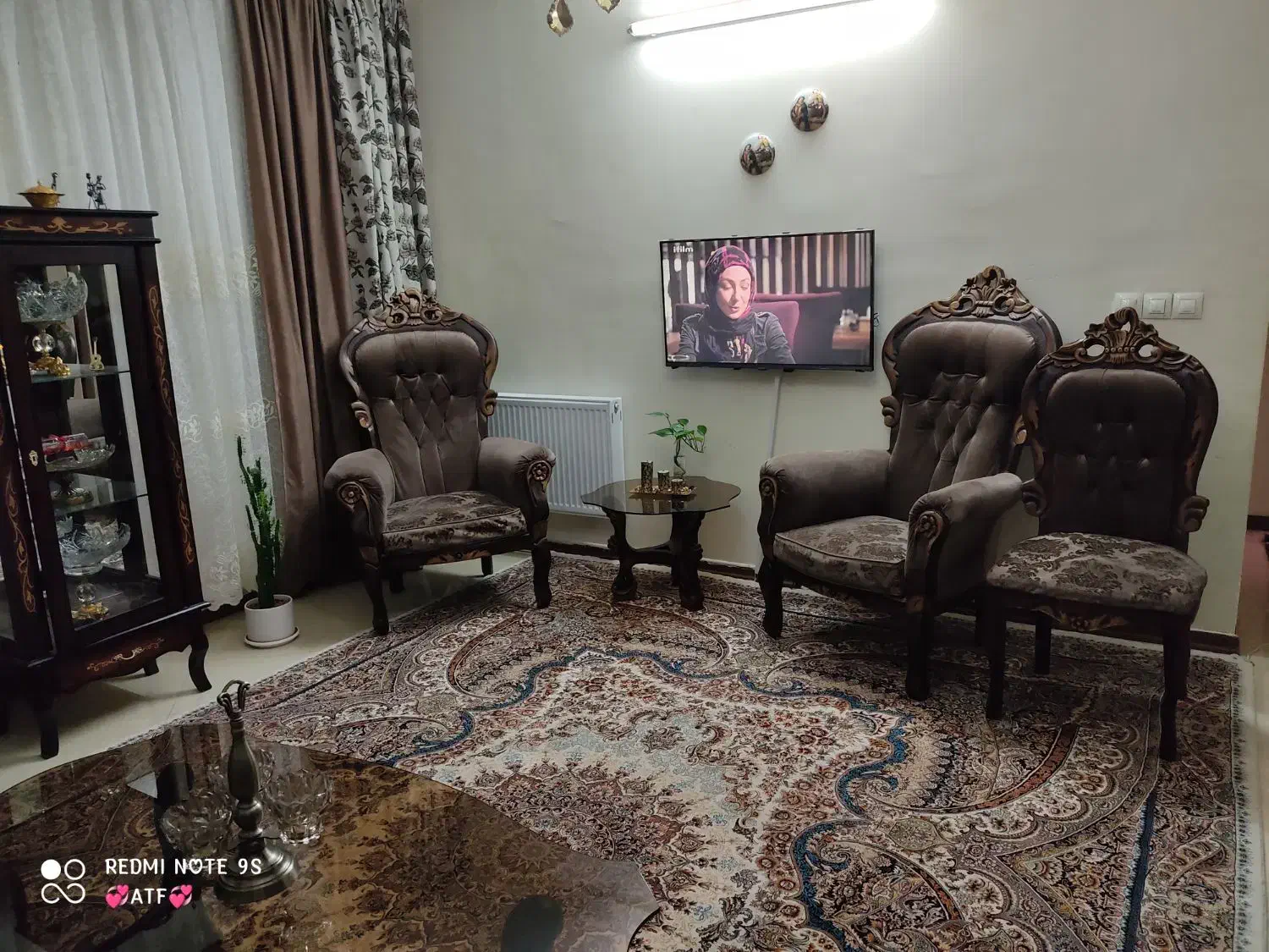 مبل ۹ نفره با سه تا میز|مبلمان خانگی و میز عسلی|گلبهار, شهر جدید گلبهار|دیوار