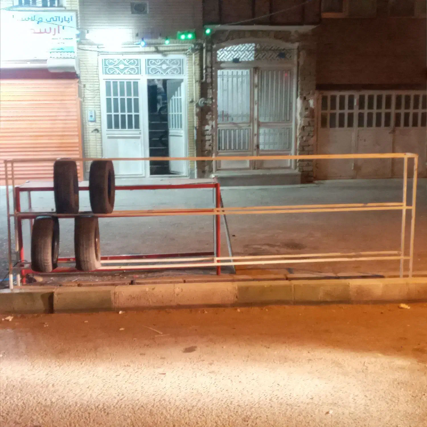 جاسازقناری وویترین|لوازم جانبی حیوانات|قم, انسجام|دیوار