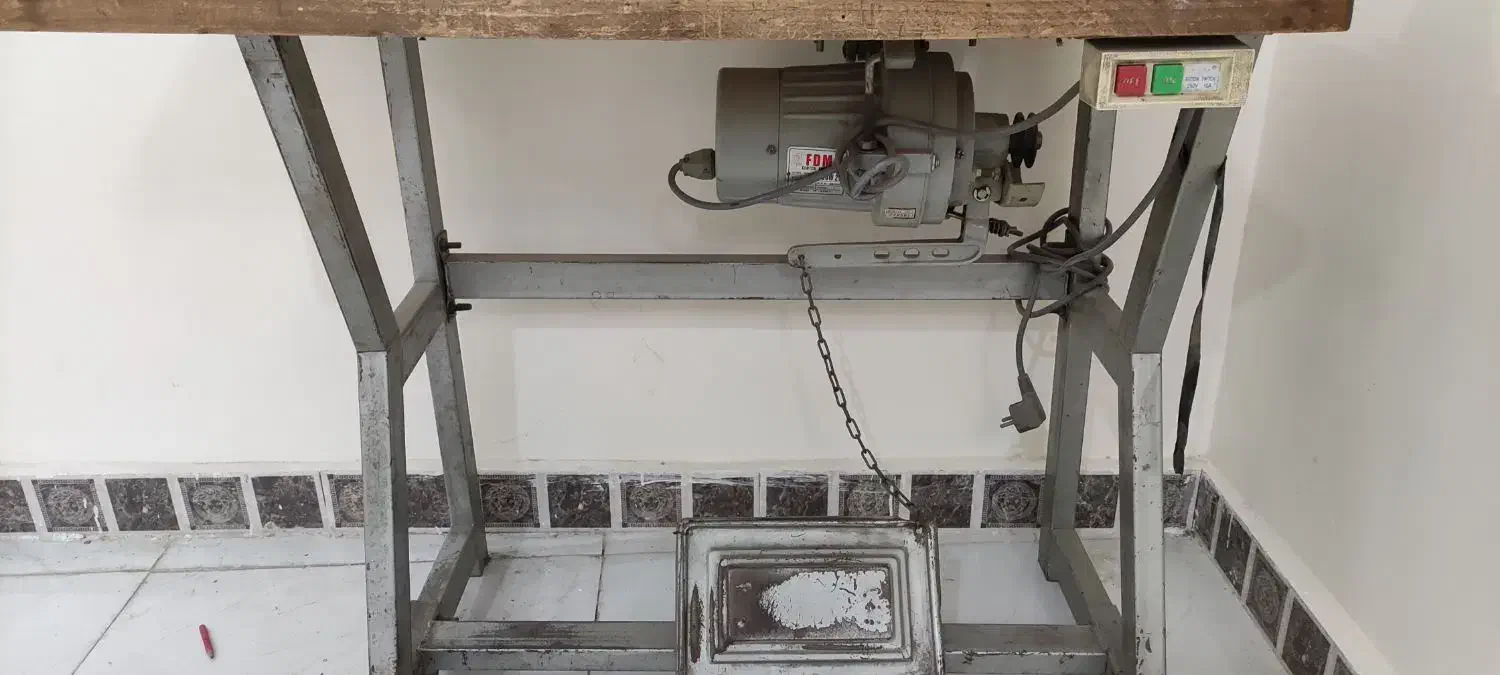 چرخ سردوز سه نخ پروانه همراه پایه و موتور|چرخ خیاطی و ریسندگی|مشهد, طلاب|دیوار