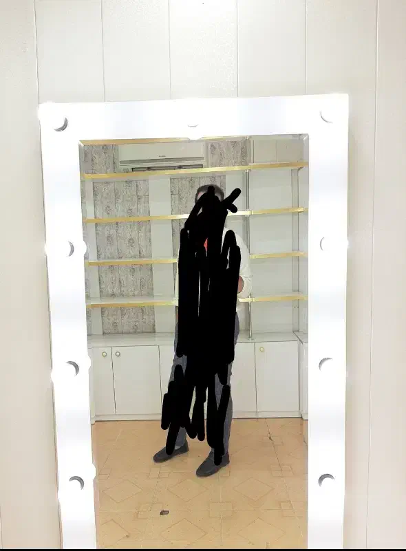 آینه هالیودی|آینه|قم, لسانی|دیوار