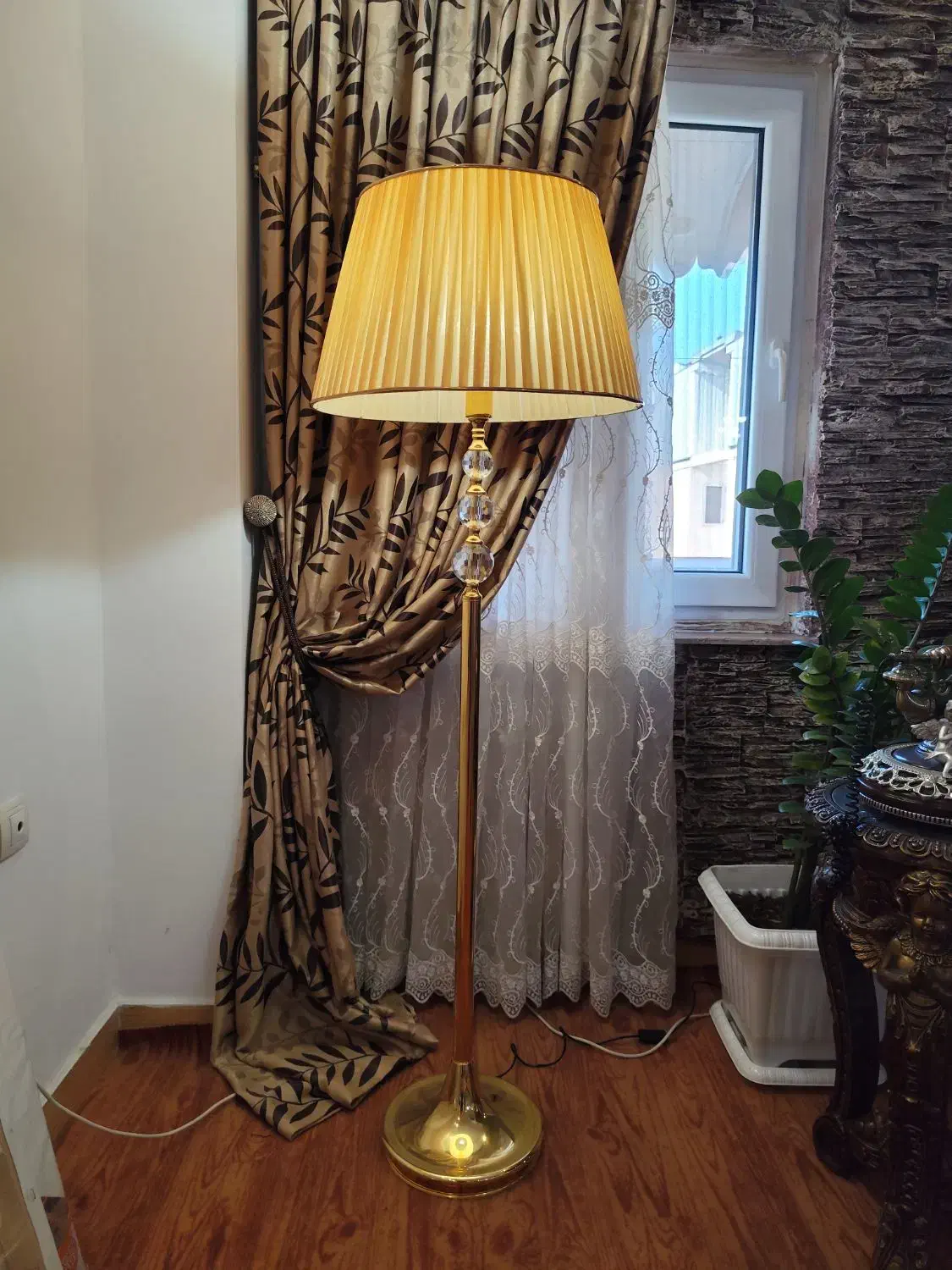 آباژور|چراغ خواب و آباژور|رشت, نظری|دیوار