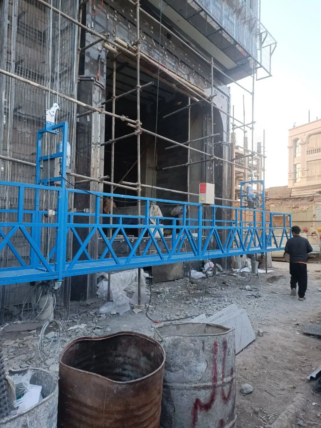 سیمانکاری جایگزین داربست بالابرآسانسور(کلایمر)|مصالح و تجهیزات ساختمان|مشهد, الهیه|دیوار