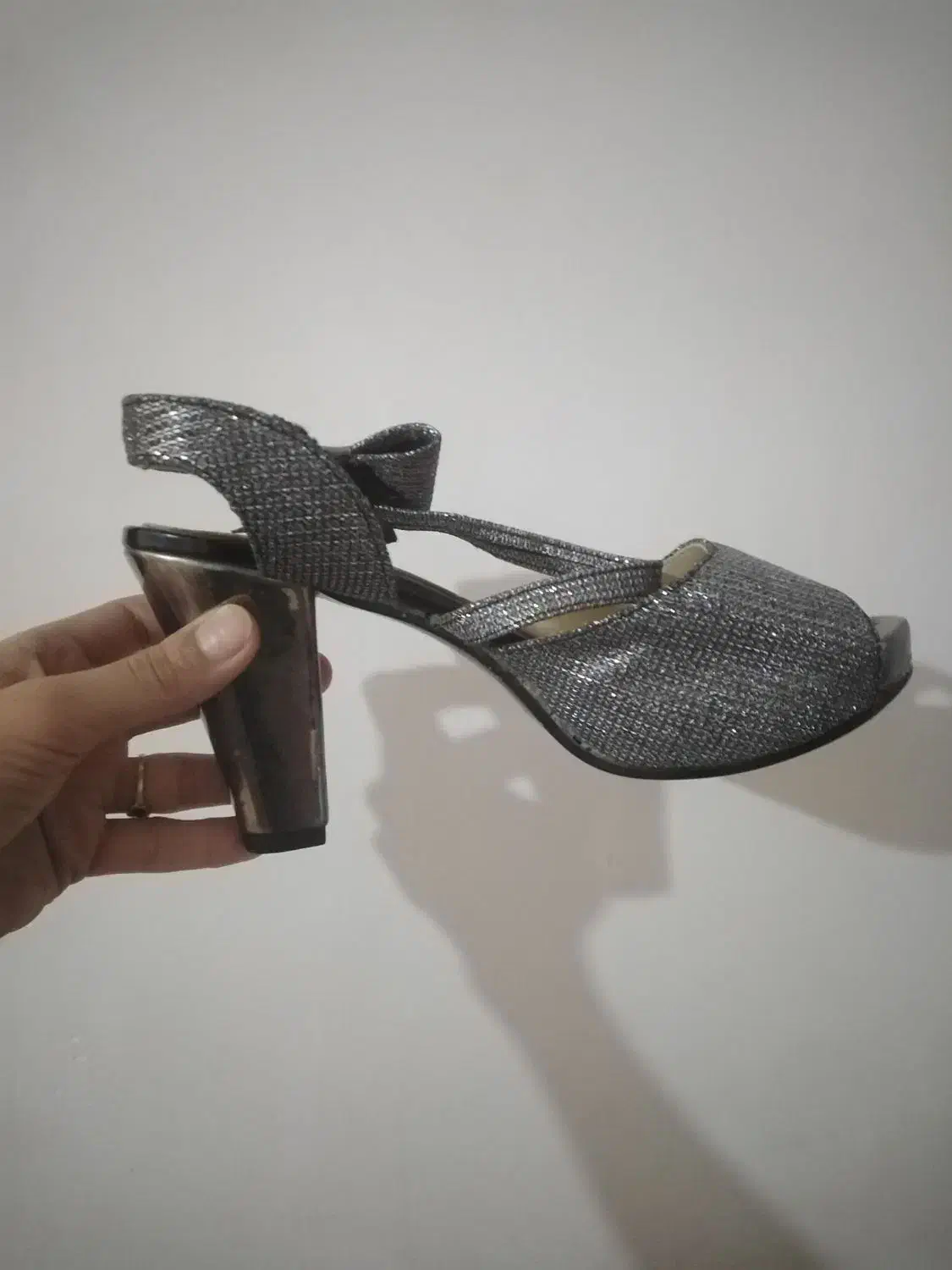 کفش مجلسی|کیف، کفش، کمربند|گرمخان, |دیوار