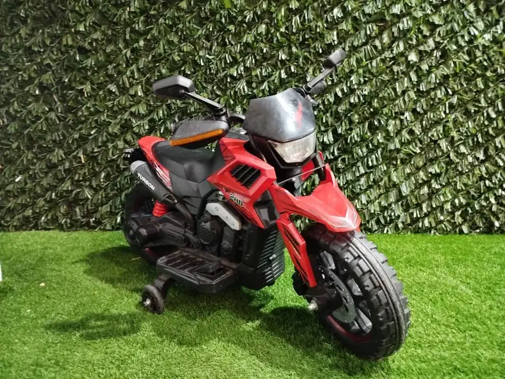 موتور شارژی دو موتوره کوچیک درحد نو|اسباب‌بازی بچه|شیراز, شهرک والفجر|دیوار