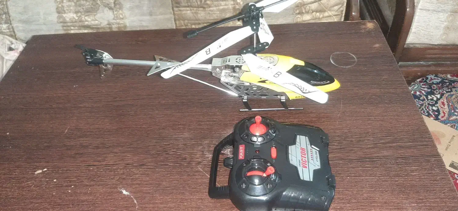 هلکوپتر شارژی اصل در حد نو سالم سالم|اسباببازی|تهران, شهرک استقلال|دیوار