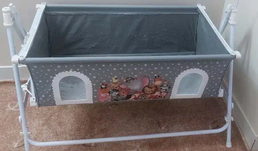 گهواره نوزاد|تخت و صندلی بچه|خمینی‌شهر, |دیوار