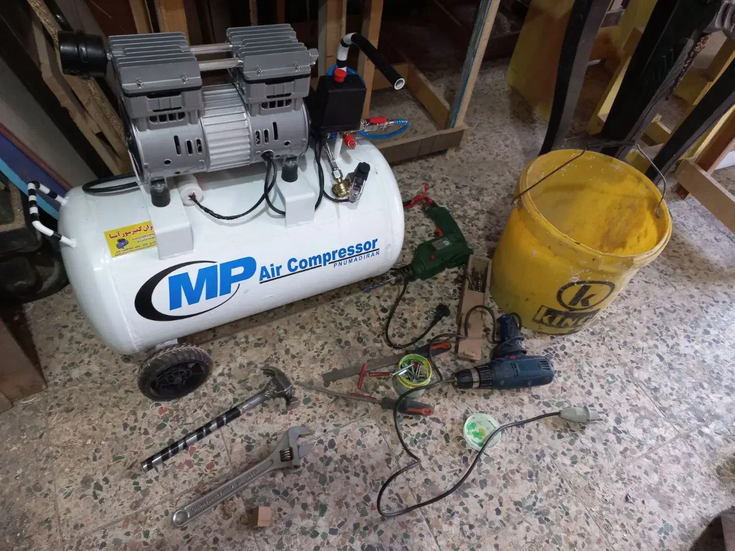 تعمیرات چوبی درمحل کابینت کمددرب چوبی نجار سیار|خدمات پیشه و مهارت|گلستان (تهران), |دیوار