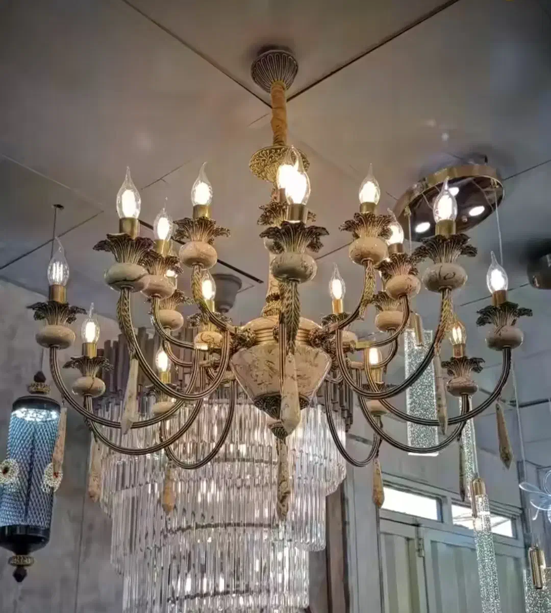 لوستر سلطنتی|لوستر و چراغ آویز|میانه, |دیوار