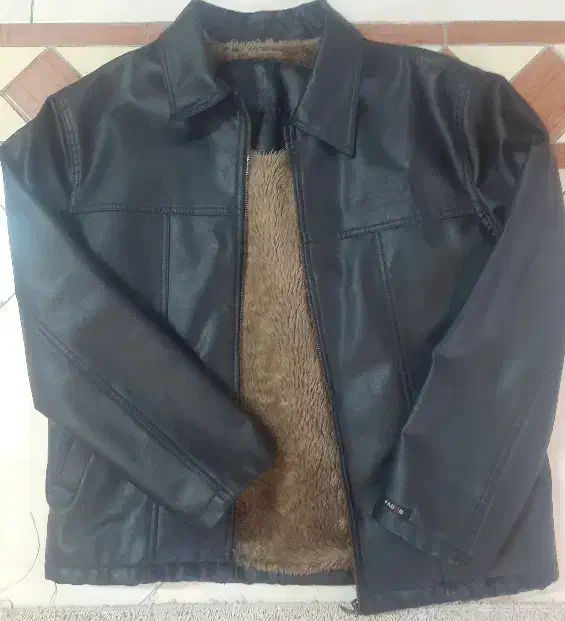 کت چرم|لباس|قم, باجک یک|دیوار