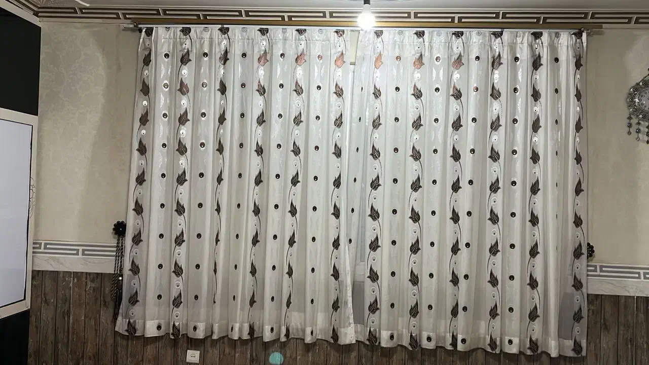 پرده آماده شده به همراه چوب و ریل و نوار کامل|پرده، رانر، رومیزی|قشم, |دیوار