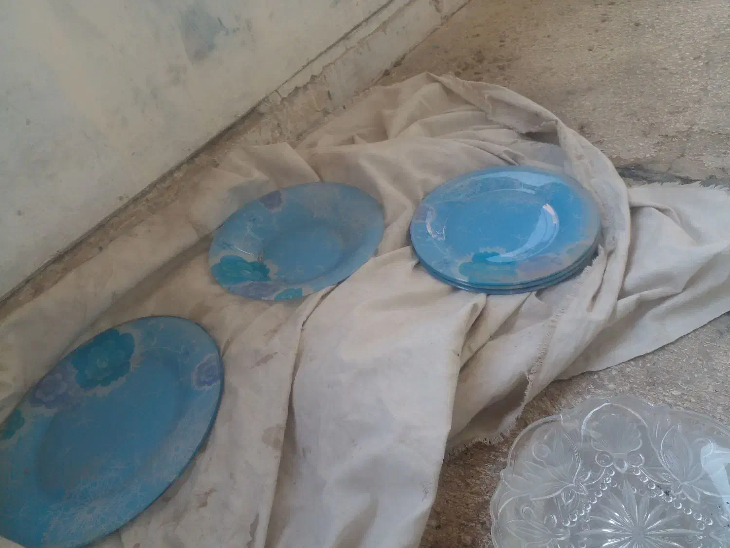 ظروف کریستال ویترای اصل قدیمی|ظروف سرو و پذیرایی|فولادشهر, A3|دیوار