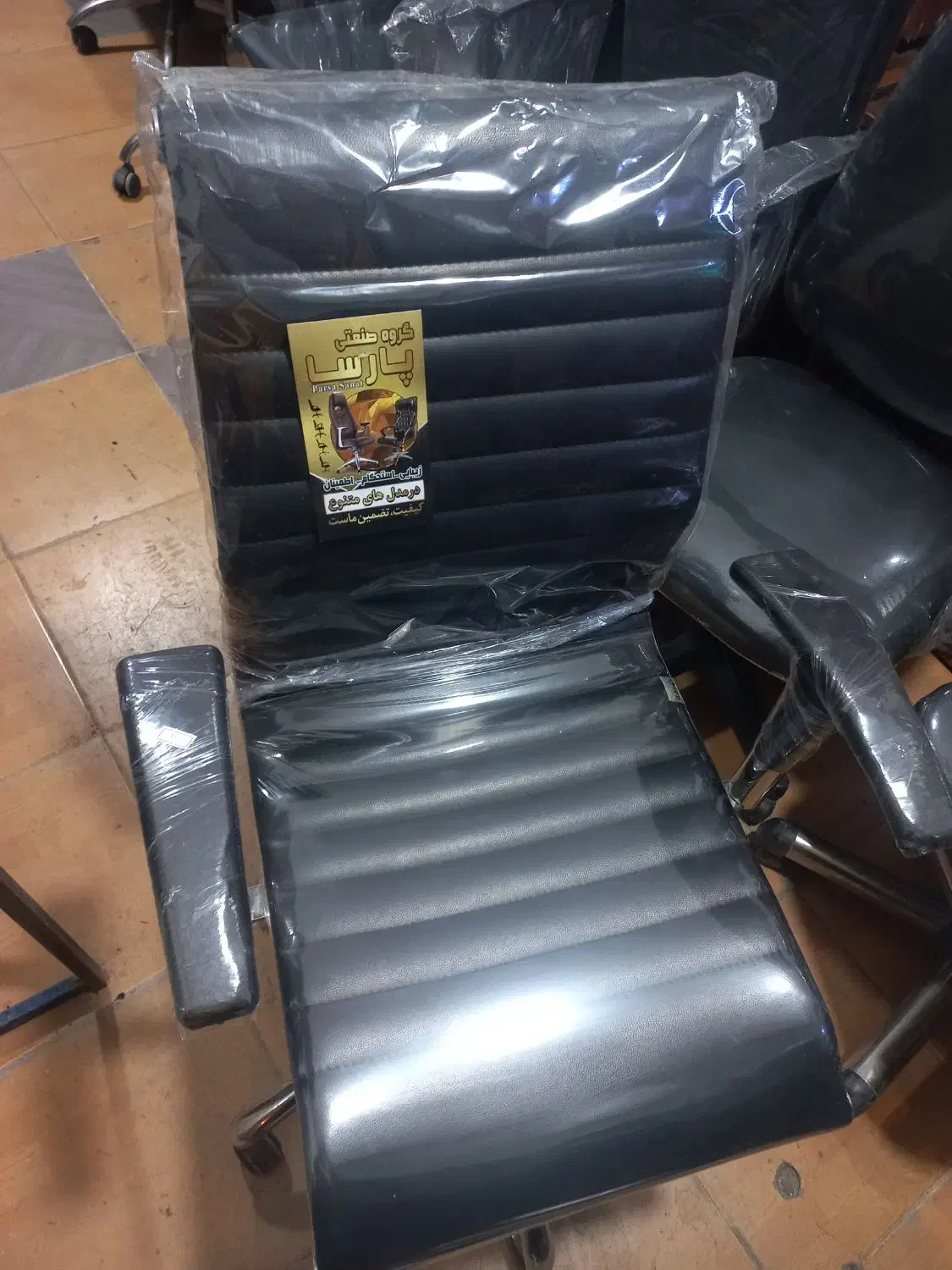 صندلی در حد نو برند لیو|مبلمان اداری|تاکستان, |دیوار