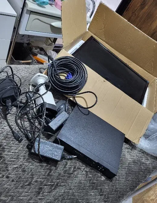 دوربین مداربسته با مانیتور وتجهیزات کامل|دوربین مداربسته|خوی, |دیوار