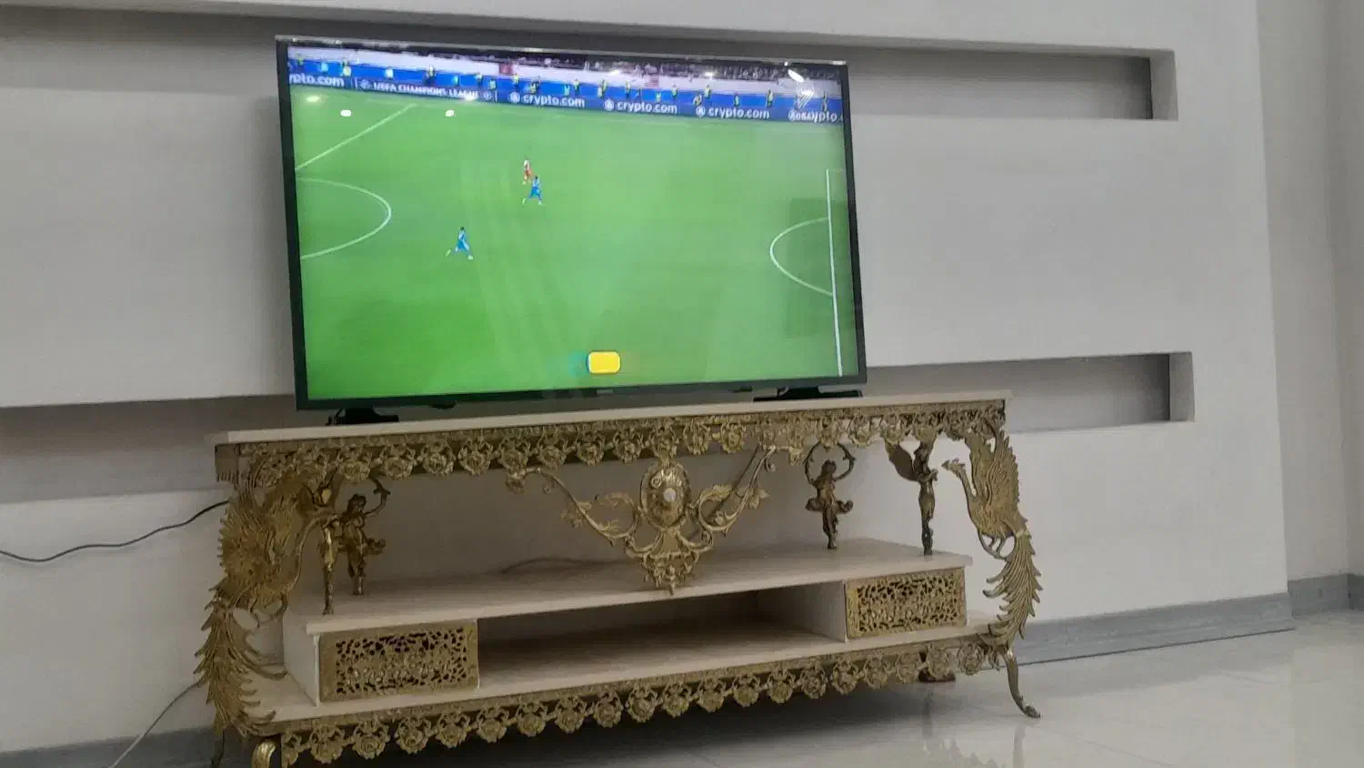 میز تلوزیون تمام برنج و تلوزیون ۵۰ اینچ و یک|تلویزیون و پروژکتور|نسیمشهر, |دیوار