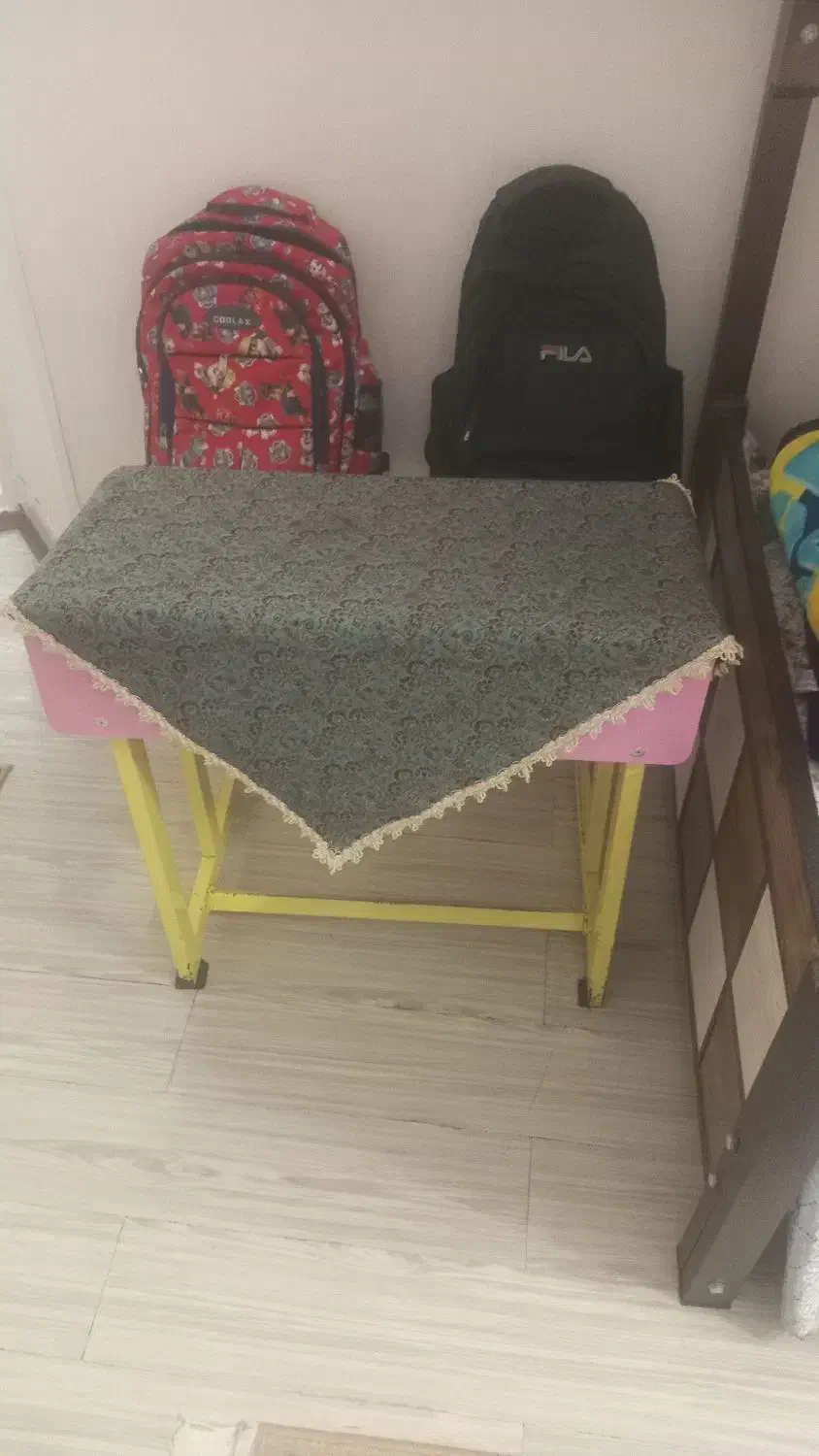 کمد کودک سالم وتمیز به اضافه میزتحریر|اسباب و اثاث بچه|نیشابور, شهرک جانبازان|دیوار