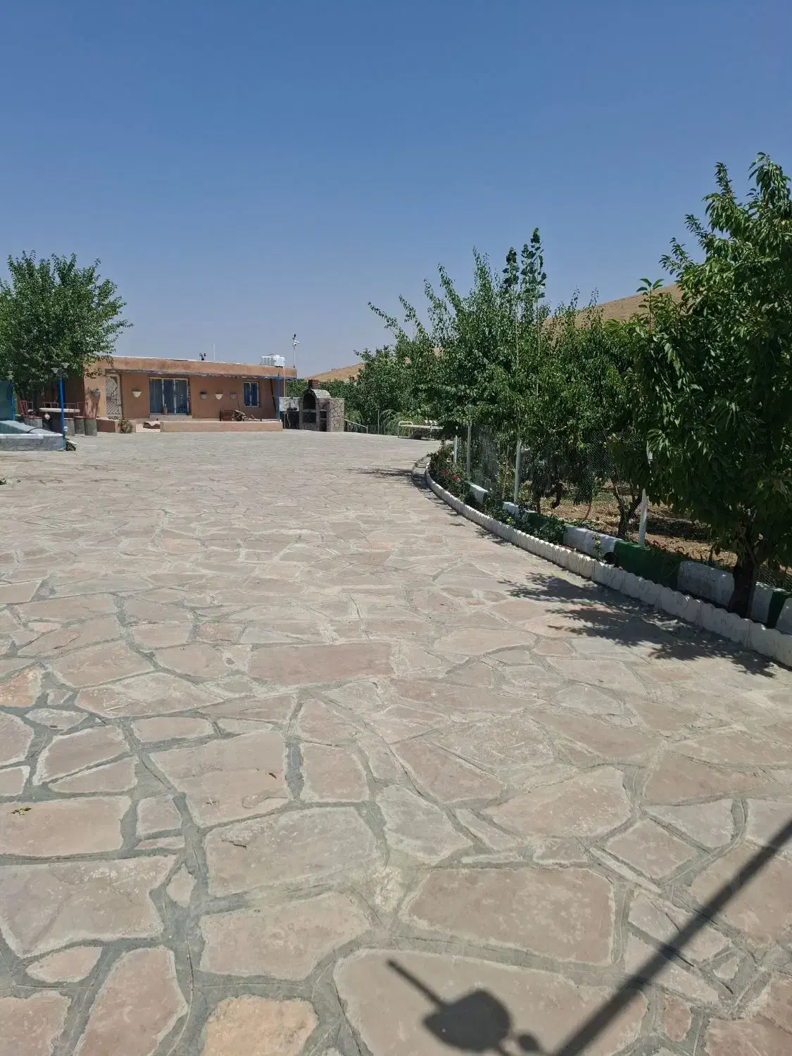 ویلا باغ شیک استخردار|اجارهٔ کوتاهمدت ویلا و باغ|سنندج, |دیوار