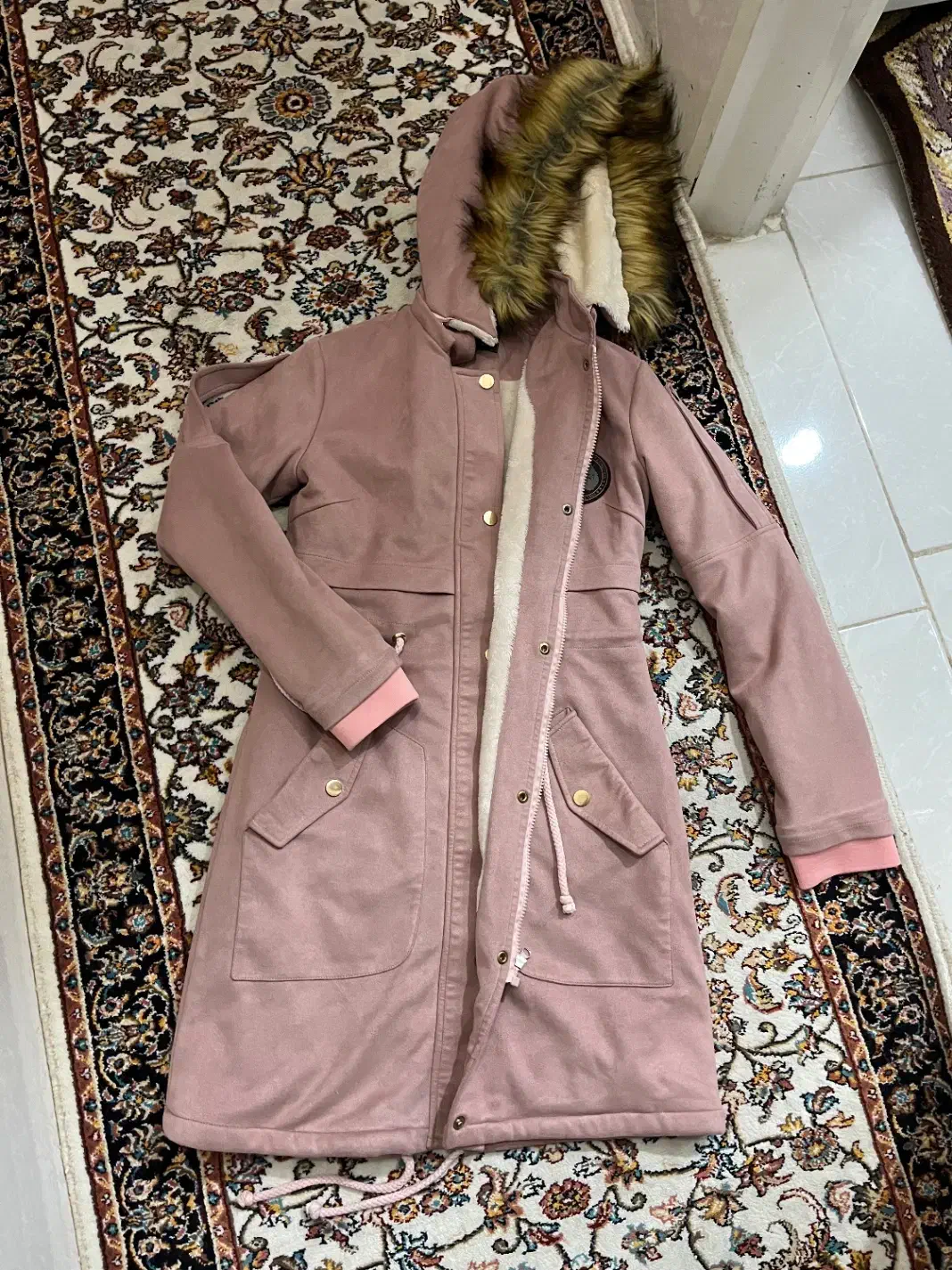 چند لباس در حد نو|لباس|قم, نخودی|دیوار