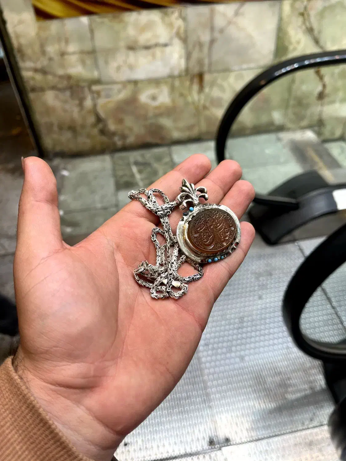 گردنبندمردانه نقره کاره دست|جواهرات|ری, جوانمرد قصاب|دیوار