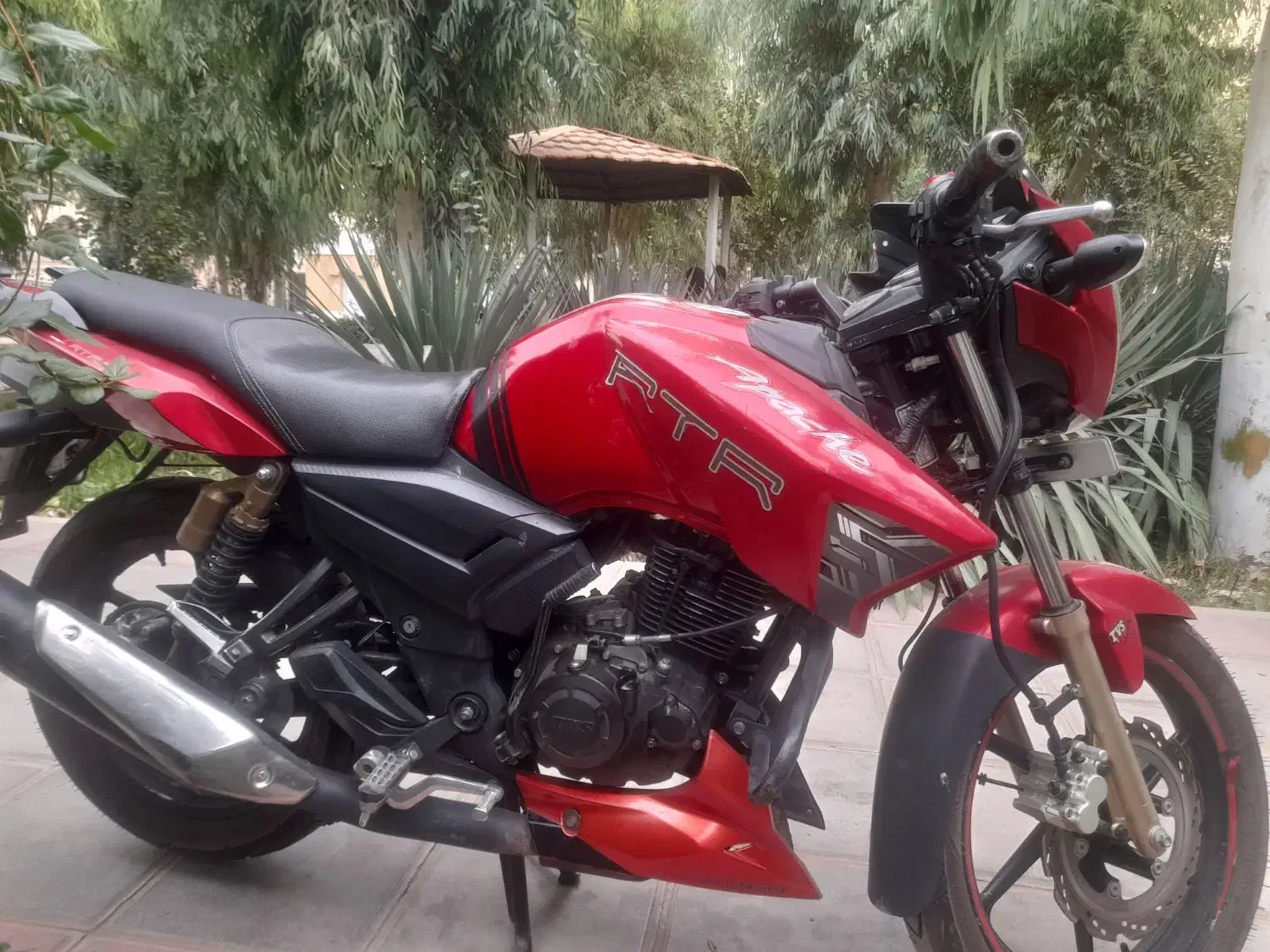 اپاچی ۱۸۰ قرمز سرحال|موتورسیکلت|قم, خاکفرج|دیوار