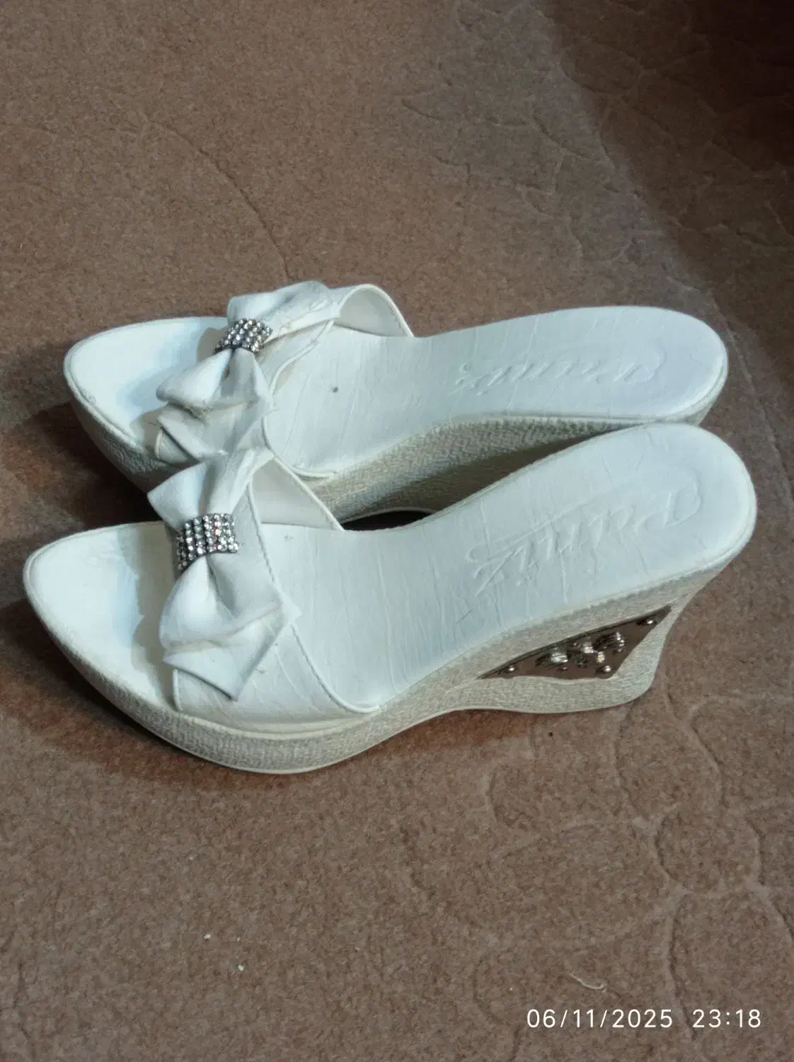 دو عدد صندل یک کفش تمیز اصلا پوشیده نشده|کیف، کفش، کمربند|شاهینشهر, برخوار غرب|دیوار