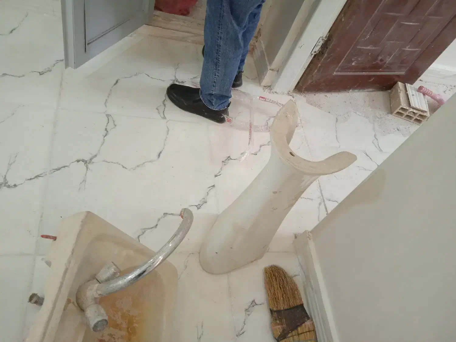 روشویی با شیر|لوازم سرویس بهداشتی|رشت, انصاری|دیوار