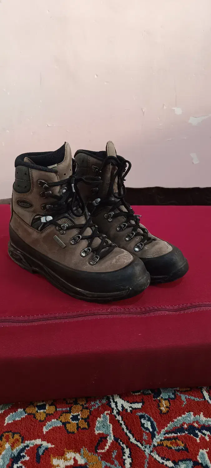 کفش کوهنوردی|کیف، کفش، کمربند|زنجان, |دیوار