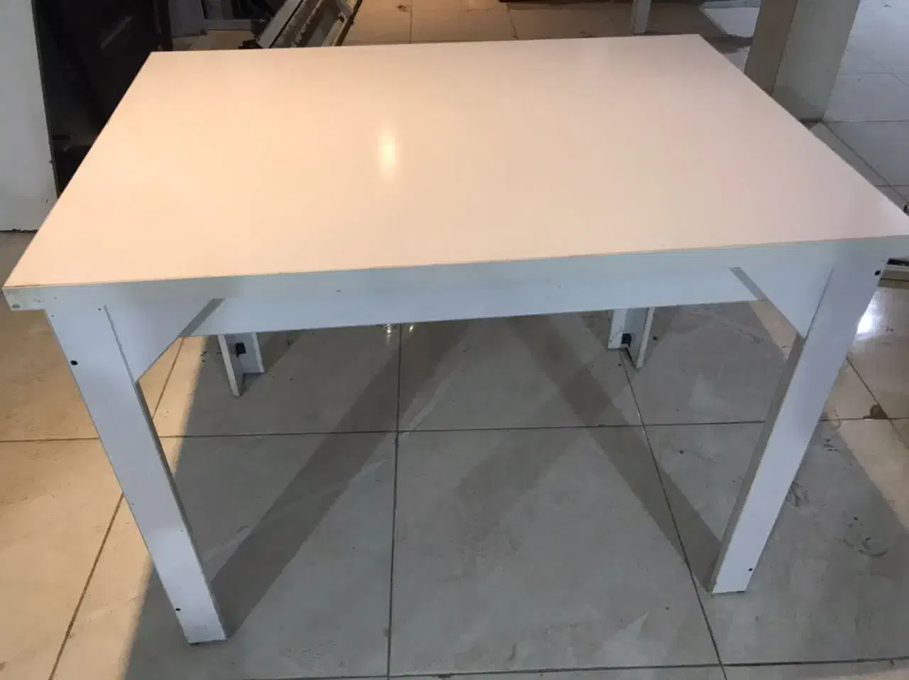 صندلی ومیز تالاری|صندلی و نیمکت|ایلام, |دیوار