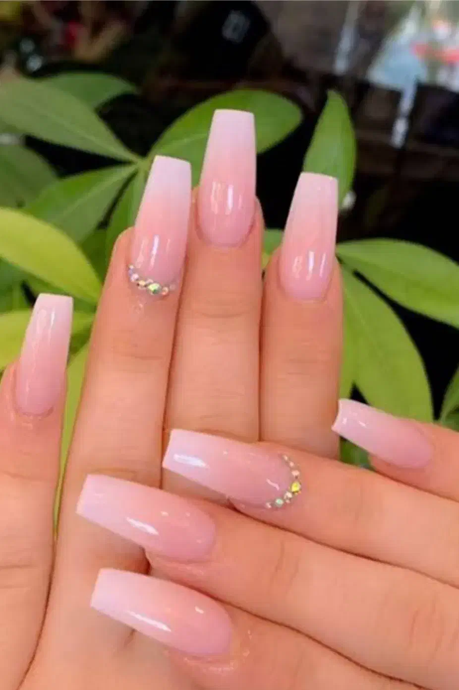 مدل برای کاشت و ترمیم ناخن|خدمات آرایشگری و زیبایی|زرند, |دیوار