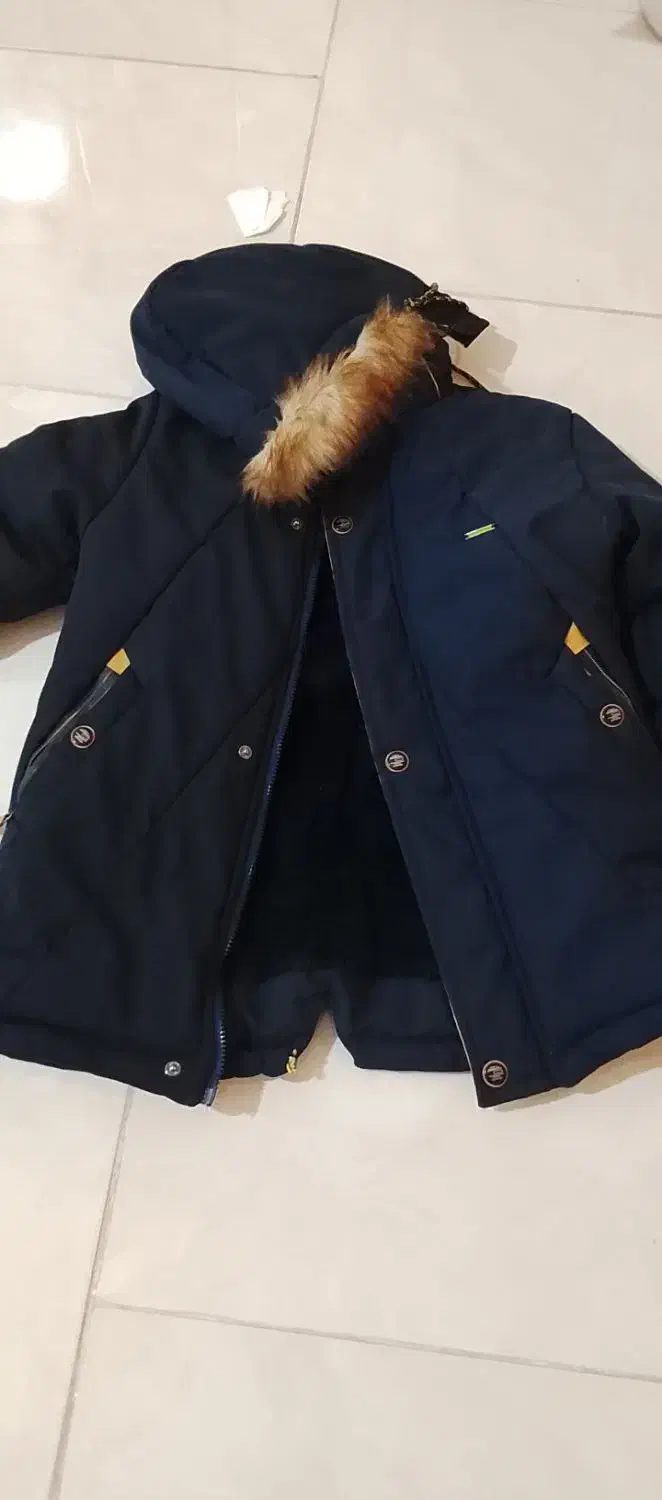 کاپشن|لباس|الیگودرز, |دیوار