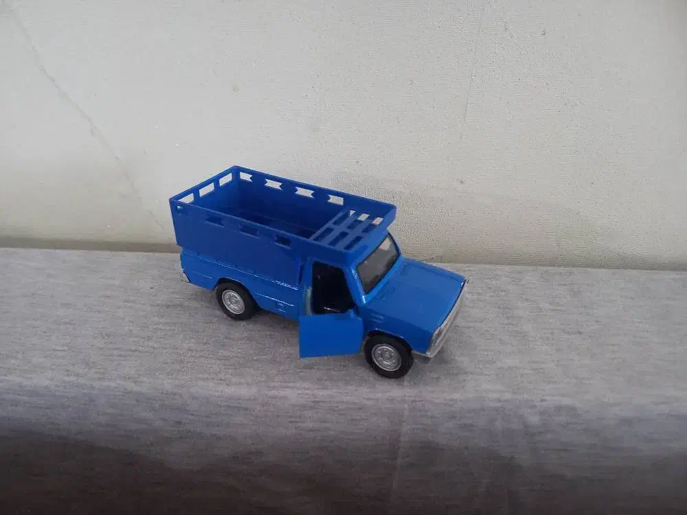 تعدادی اسباب بازی نو|اسباببازی|پرند, فاز ۵|دیوار