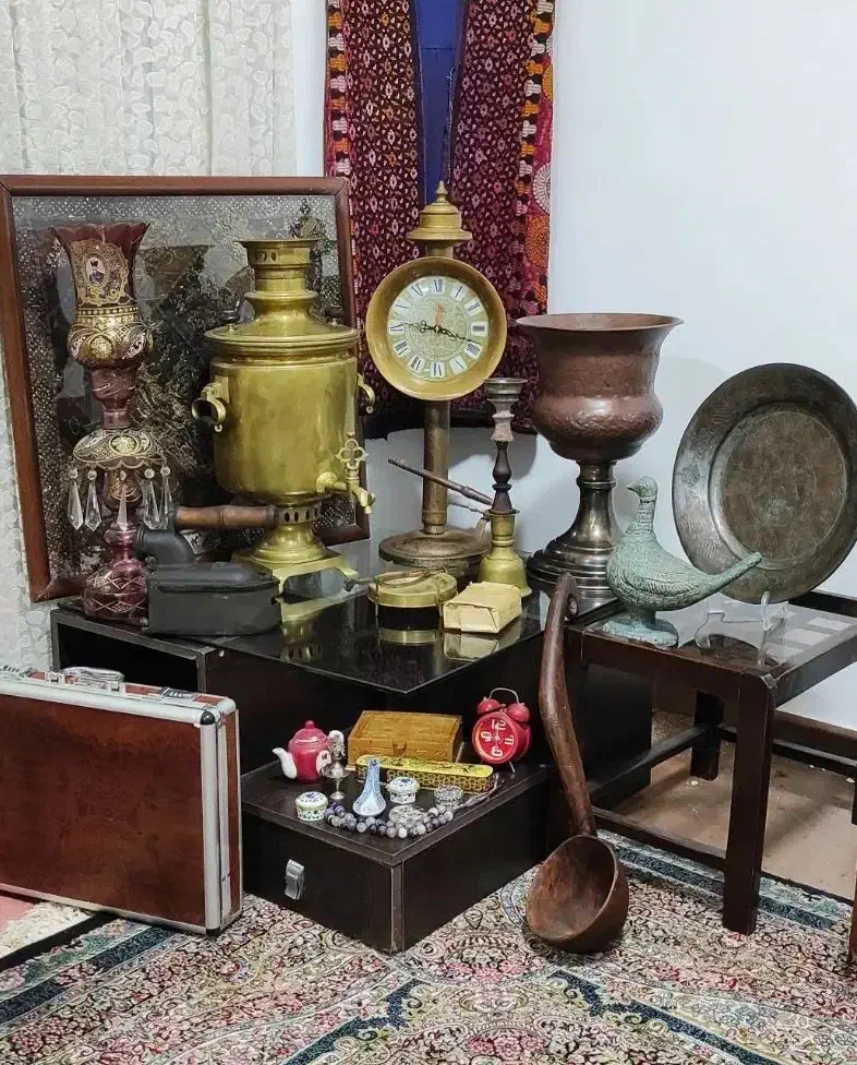 حراج فوری عتیقه قدیمی سماورزغال دیسکومی ساعت مس...|کلکسیون اشیاء عتیقه|نکا, |دیوار