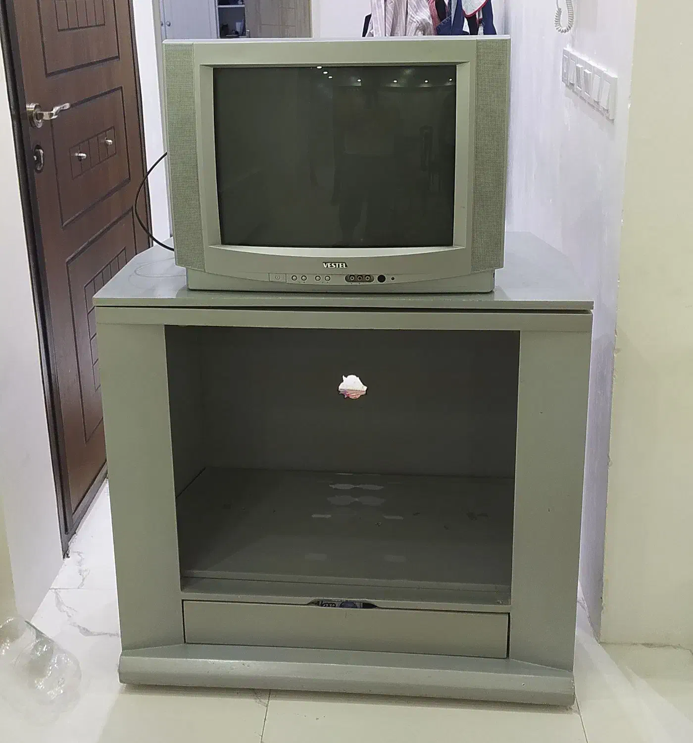 تلویزیون 21 اینچ|تلویزیون و پروژکتور|همدان, |دیوار