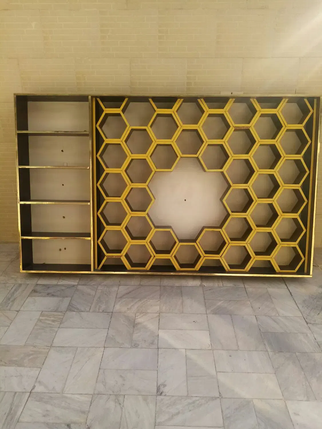 دکور۶ضلعی مغازه|کتابخانه، شلف، قفسههای دیواری|نجفآباد, هفده شهریور|دیوار