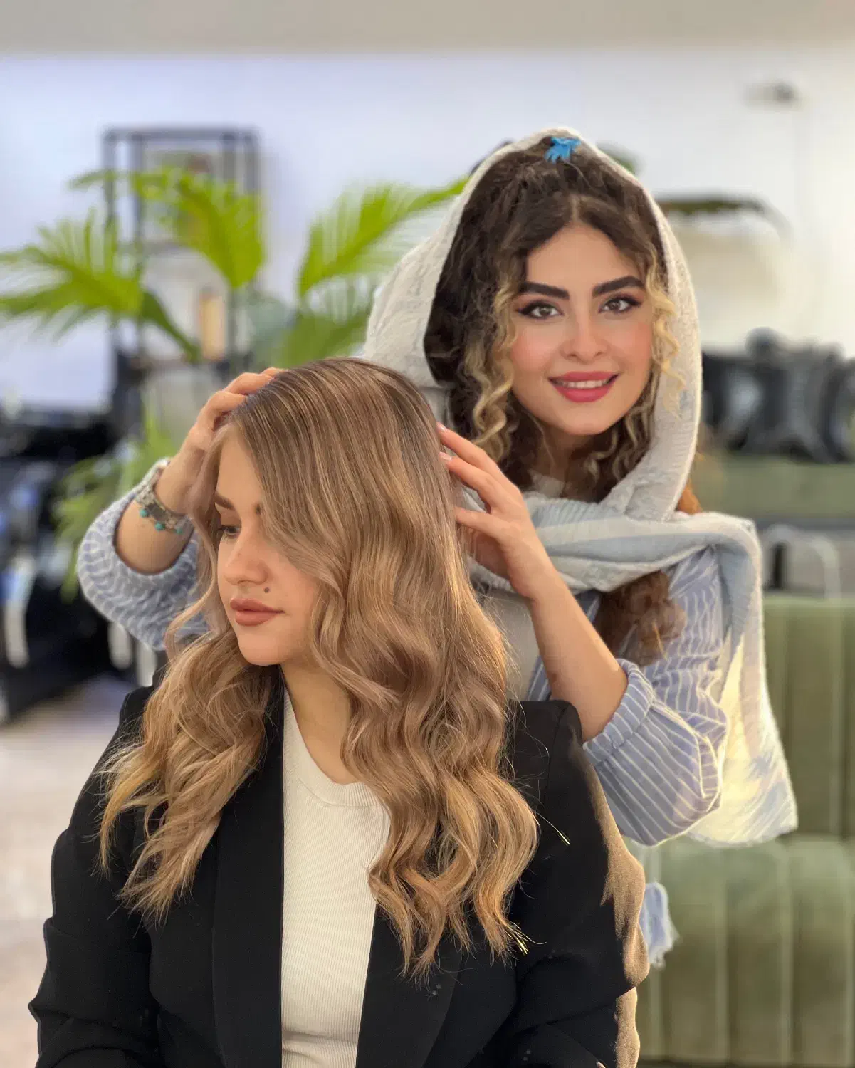 نیازمند دستیار رنگ و لایت|استخدام درمانی، زیبایی، بهداشتی|تهران, قبا|دیوار