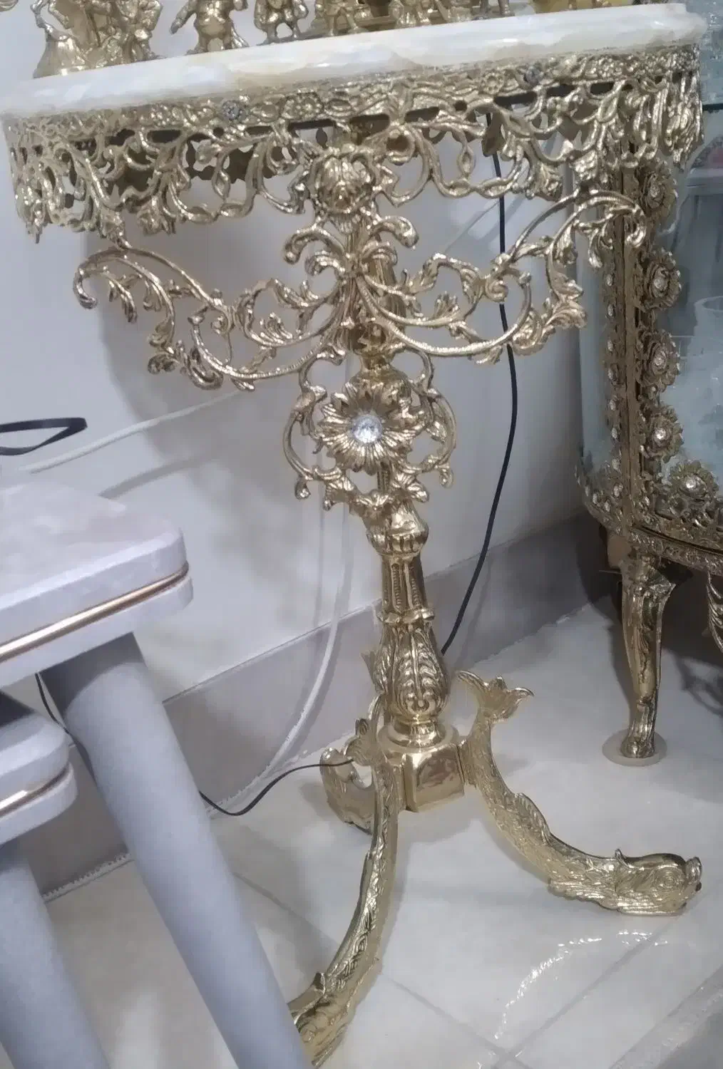 میز سماوربرنجی وتلفن|کلکسیون اشیاء عتیقه|خمین, |دیوار